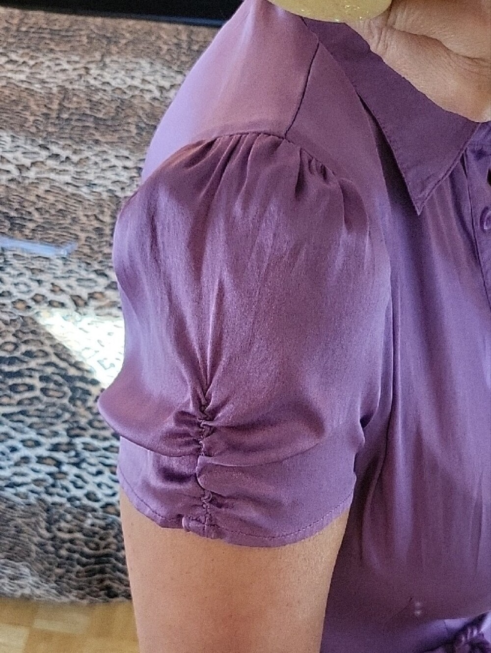 Le Chateau Lilac Purple Stretch Silk Tailored Short Sleeve Blouse with Belt, M - Picture 8 of 16